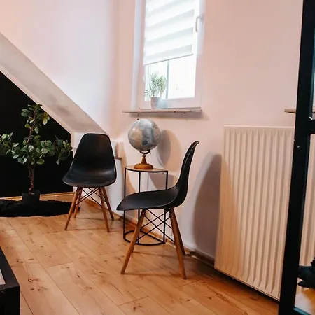 Modern & Black - - Netflix - Wifi - 4 Person