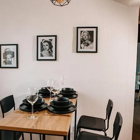 Modern & Black - - Netflix - Wifi - 4 Person Appartamento Bochum