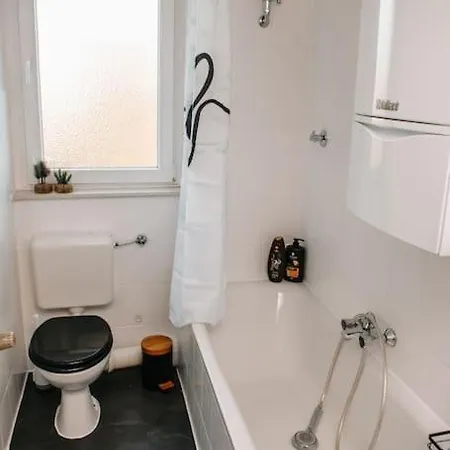 Modern & Black - - Netflix - Wifi - 4 Person Μπόχουμ