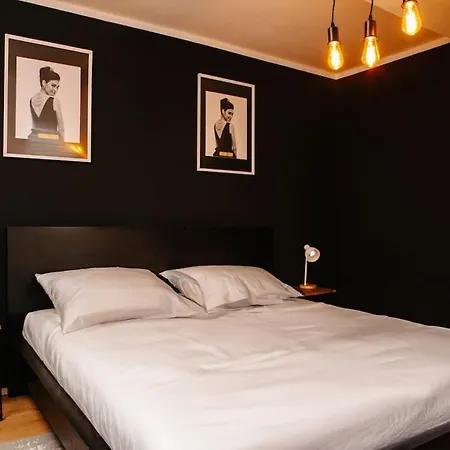 Modern & Black - - Netflix - Wifi - 4 Person Appartamento *