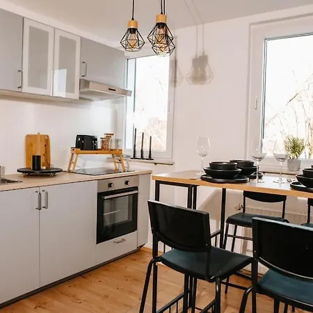 Modern & Black - - Netflix - Wifi - 4 Person Bochum