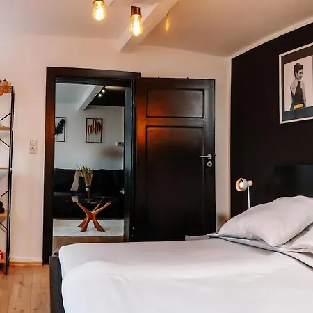 Διαμέρισμα Modern & Black - - Netflix - Wifi - 4 Person *