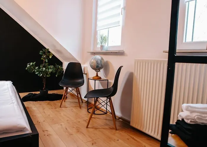 Modern & Black - - Netflix - Wifi - 4 Person