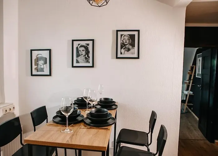 Modern & Black - - Netflix - Wifi - 4 Person Appartamento Bochum