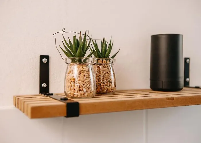 Modern & Black - - Netflix - Wifi - 4 Person