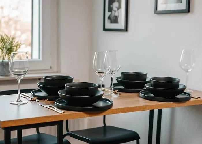 Modern & Black - - Netflix - Wifi - 4 Person Appartamento Bochum