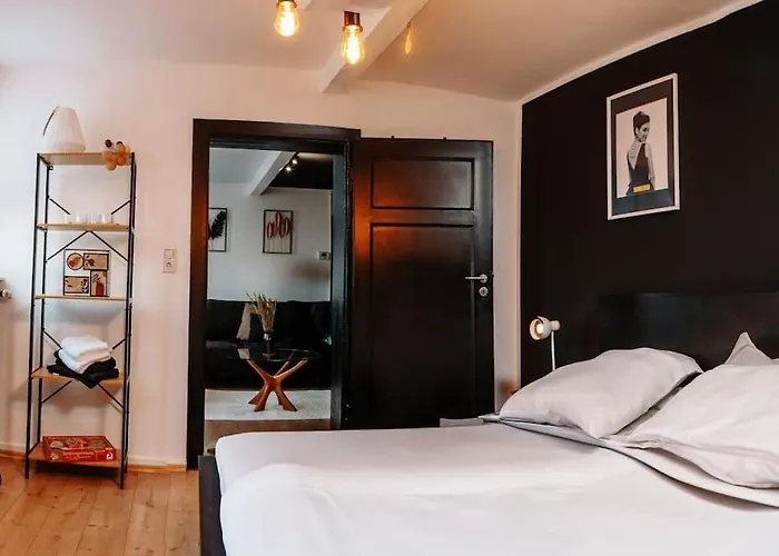 Apartamento Modern & Black - - Netflix - Wifi - 4 Person *